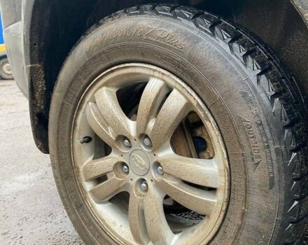 Серый Хендай Туксон, объемом двигателя 1.98 л и пробегом 252 тыс. км за 6199 $, фото 2 на Automoto.ua