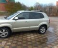Серый Хендай Туксон, объемом двигателя 1.99 л и пробегом 303 тыс. км за 6500 $, фото 2 на Automoto.ua