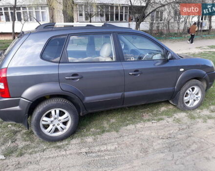 Сірий Хендай Туксон, об'ємом двигуна 2 л та пробігом 304 тис. км за 7500 $, фото 2 на Automoto.ua