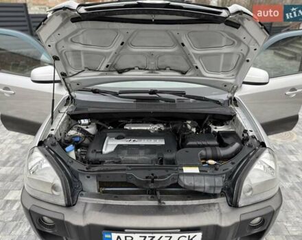 Серый Хендай Туксон, объемом двигателя 1.98 л и пробегом 252 тыс. км за 6950 $, фото 13 на Automoto.ua