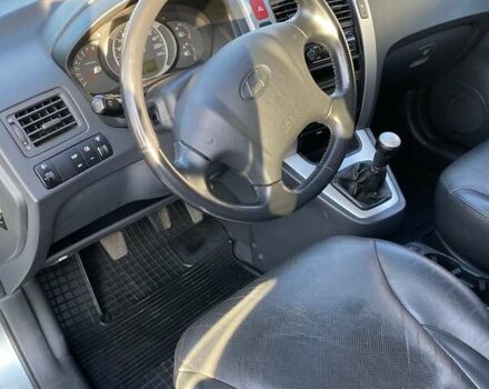 Серый Хендай Туксон, объемом двигателя 1.98 л и пробегом 220 тыс. км за 8500 $, фото 11 на Automoto.ua