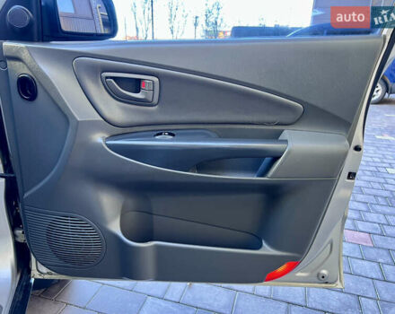 Сірий Хендай Туксон, об'ємом двигуна 2 л та пробігом 215 тис. км за 7350 $, фото 55 на Automoto.ua