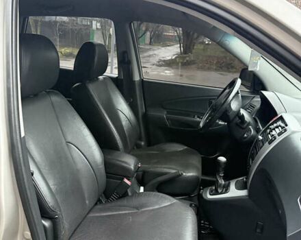 Серый Хендай Туксон, объемом двигателя 1.98 л и пробегом 193 тыс. км за 6500 $, фото 15 на Automoto.ua