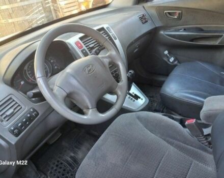 Серый Хендай Туксон, объемом двигателя 2 л и пробегом 234 тыс. км за 8200 $, фото 4 на Automoto.ua