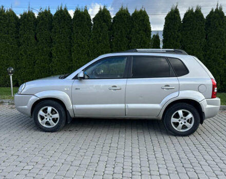 Сірий Хендай Туксон, об'ємом двигуна 1.99 л та пробігом 263 тис. км за 7600 $, фото 3 на Automoto.ua