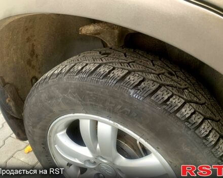 Серый Хендай Туксон, объемом двигателя 2 л и пробегом 215 тыс. км за 7500 $, фото 5 на Automoto.ua