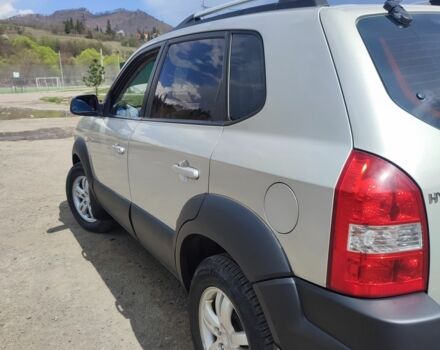 Сірий Хендай Туксон, об'ємом двигуна 2 л та пробігом 248 тис. км за 7199 $, фото 1 на Automoto.ua