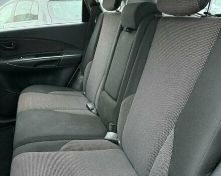 Сірий Хендай Туксон, об'ємом двигуна 2 л та пробігом 193 тис. км за 5999 $, фото 11 на Automoto.ua