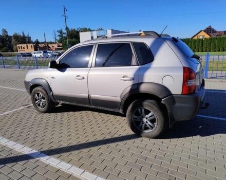Сірий Хендай Туксон, об'ємом двигуна 2 л та пробігом 304 тис. км за 7500 $, фото 2 на Automoto.ua
