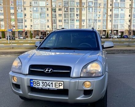 Сірий Хендай Туксон, об'ємом двигуна 2 л та пробігом 245 тис. км за 6500 $, фото 1 на Automoto.ua