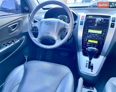 Сірий Хендай Туксон, об'ємом двигуна 2 л та пробігом 215 тис. км за 7350 $, фото 22 на Automoto.ua