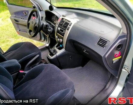 Серый Хендай Туксон, объемом двигателя 2 л и пробегом 179 тыс. км за 8500 $, фото 1 на Automoto.ua