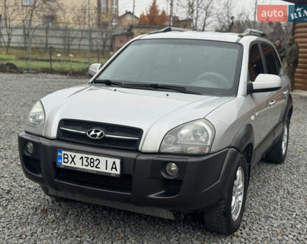 Серый Хендай Туксон, объемом двигателя 1.98 л и пробегом 241 тыс. км за 7000 $, фото 1 на Automoto.ua