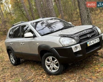 Хендай Туксон 2006 в Киеве на Automoto.ua Серый Хендай Туксон, объемом двигателя 1.98 л и пробегом 198 тыс. км за 7100 $, фото 7 на Automoto.ua