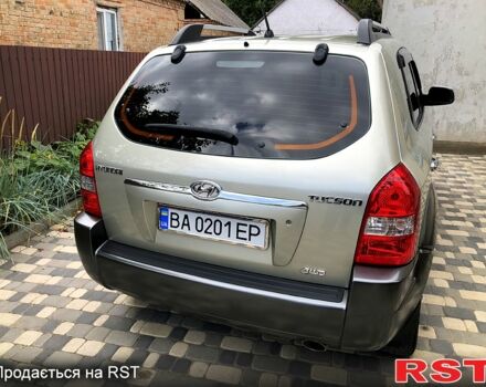 Сірий Хендай Туксон, об'ємом двигуна 2 л та пробігом 252 тис. км за 8300 $, фото 3 на Automoto.ua