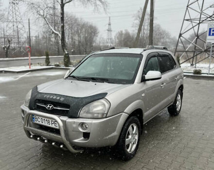 Сірий Хендай Туксон, об'ємом двигуна 1.99 л та пробігом 252 тис. км за 6700 $, фото 3 на Automoto.ua