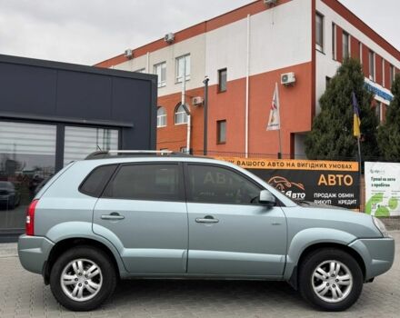 Сірий Хендай Туксон, об'ємом двигуна 2 л та пробігом 240 тис. км за 7500 $, фото 6 на Automoto.ua