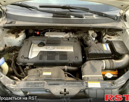 Серый Хендай Туксон, объемом двигателя 2 л и пробегом 215 тыс. км за 7500 $, фото 6 на Automoto.ua