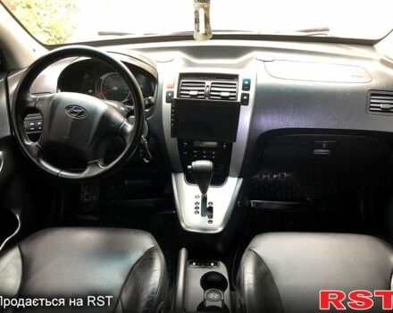 Сірий Хендай Туксон, об'ємом двигуна 2 л та пробігом 252 тис. км за 8300 $, фото 4 на Automoto.ua