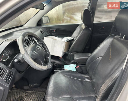 Серый Хендай Туксон, объемом двигателя 1.98 л и пробегом 340 тыс. км за 3999 $, фото 6 на Automoto.ua