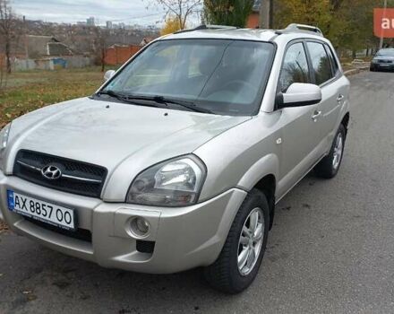 Сірий Хендай Туксон, об'ємом двигуна 2 л та пробігом 203 тис. км за 7700 $, фото 9 на Automoto.ua