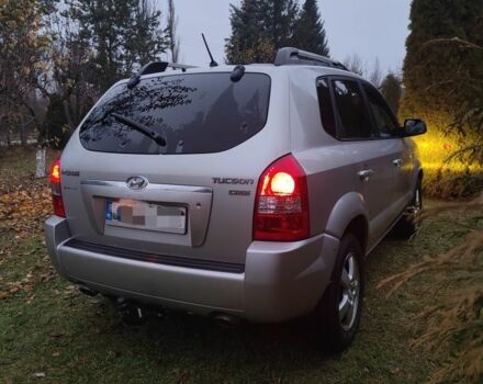 Серый Хендай Туксон, объемом двигателя 2 л и пробегом 310 тыс. км за 3658 $, фото 2 на Automoto.ua