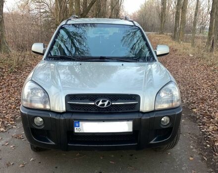 Серый Хендай Туксон, объемом двигателя 2 л и пробегом 345 тыс. км за 6700 $, фото 1 на Automoto.ua