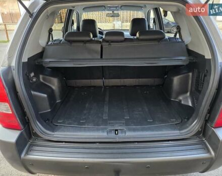 Хендай Туксон 2007 в Луцке на Automoto.ua Серый Хендай Туксон, объемом двигателя 1.98 л и пробегом 120 тыс. км за 7799 $, фото 38 на Automoto.ua