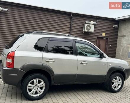 Сірий Хендай Туксон, об'ємом двигуна 1.99 л та пробігом 208 тис. км за 8400 $, фото 9 на Automoto.ua