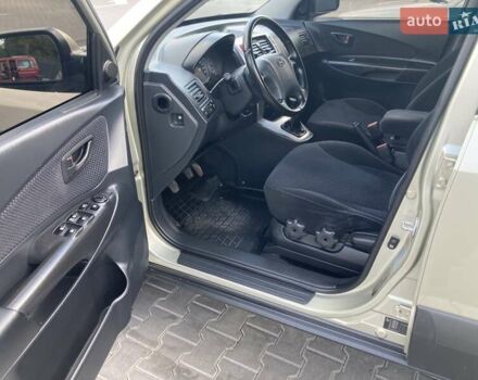 Сірий Хендай Туксон, об'ємом двигуна 1.98 л та пробігом 137 тис. км за 7700 $, фото 11 на Automoto.ua