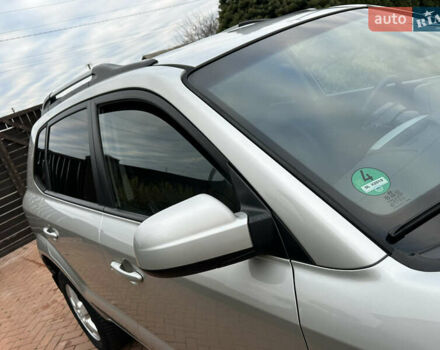 Серый Хендай Туксон, объемом двигателя 1.98 л и пробегом 217 тыс. км за 8500 $, фото 15 на Automoto.ua