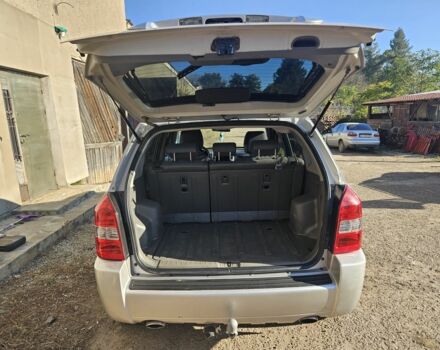 Серый Хендай Туксон, объемом двигателя 2 л и пробегом 320 тыс. км за 7150 $, фото 3 на Automoto.ua