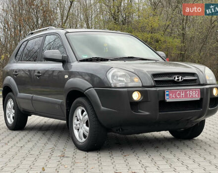 Серый Хендай Туксон, объемом двигателя 2 л и пробегом 182 тыс. км за 7600 $, фото 10 на Automoto.ua