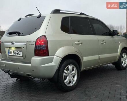 Серый Хендай Туксон, объемом двигателя 2 л и пробегом 231 тыс. км за 7999 $, фото 3 на Automoto.ua