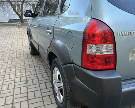 Серый Хендай Туксон, объемом двигателя 1.98 л и пробегом 269 тыс. км за 7500 $, фото 7 на Automoto.ua