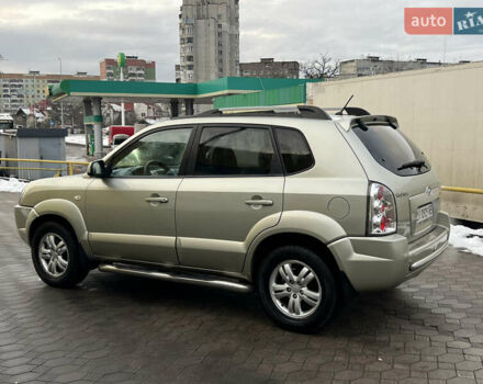 Сірий Хендай Туксон, об'ємом двигуна 2 л та пробігом 257 тис. км за 6550 $, фото 4 на Automoto.ua