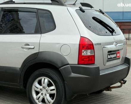 Серый Хендай Туксон, объемом двигателя 2 л и пробегом 214 тыс. км за 7990 $, фото 7 на Automoto.ua