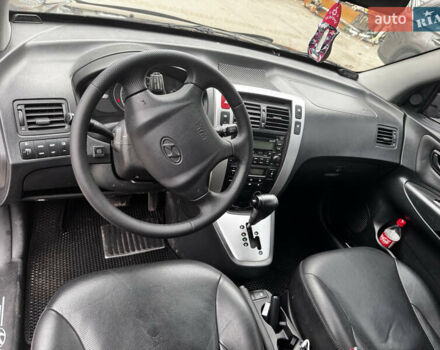 Серый Хендай Туксон, объемом двигателя 2.66 л и пробегом 247 тыс. км за 7250 $, фото 3 на Automoto.ua