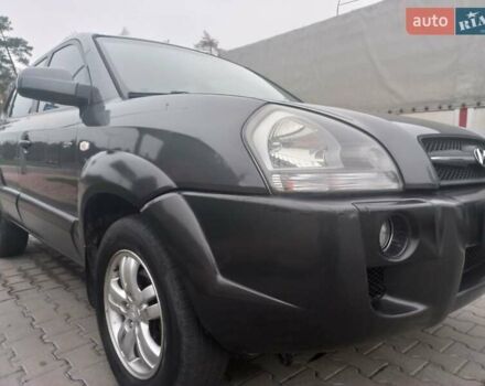Сірий Хендай Туксон, об'ємом двигуна 2 л та пробігом 190 тис. км за 8600 $, фото 5 на Automoto.ua