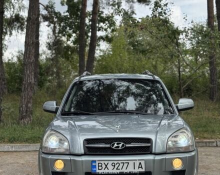 Серый Хендай Туксон, объемом двигателя 2 л и пробегом 159 тыс. км за 7299 $, фото 2 на Automoto.ua