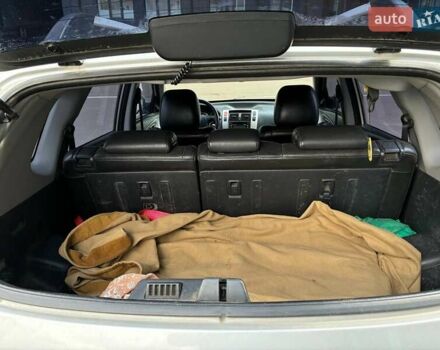 Серый Хендай Туксон, объемом двигателя 2.7 л и пробегом 297 тыс. км за 8000 $, фото 3 на Automoto.ua