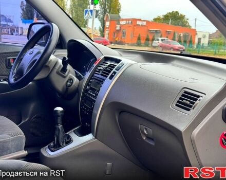 Сірий Хендай Туксон, об'ємом двигуна 2 л та пробігом 316 тис. км за 6780 $, фото 8 на Automoto.ua