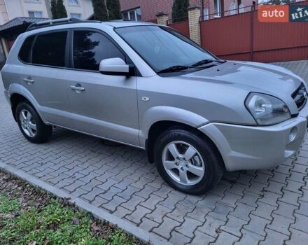 Серый Хендай Туксон, объемом двигателя 2 л и пробегом 240 тыс. км за 8300 $, фото 31 на Automoto.ua