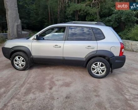 Хендай Туксон 2007 в Житомире на Automoto.ua Серый Хендай Туксон, объемом двигателя 2 л и пробегом 240 тыс. км за 7499 $, фото 9 на Automoto.ua
