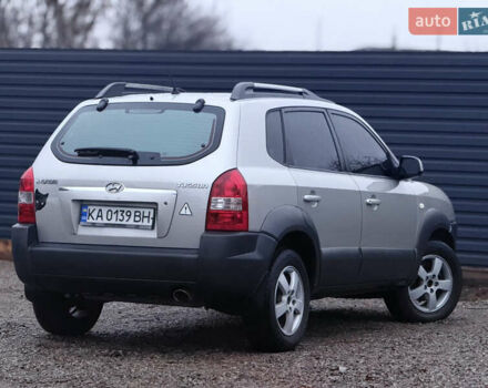 Сірий Хендай Туксон, об'ємом двигуна 2 л та пробігом 305 тис. км за 7350 $, фото 5 на Automoto.ua