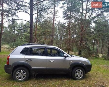 Сірий Хендай Туксон, об'ємом двигуна 1.98 л та пробігом 160 тис. км за 7700 $, фото 2 на Automoto.ua