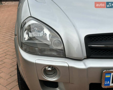 Серый Хендай Туксон, объемом двигателя 1.98 л и пробегом 217 тыс. км за 8500 $, фото 28 на Automoto.ua