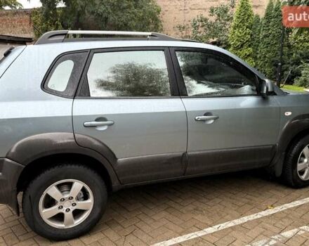 Серый Хендай Туксон, объемом двигателя 1.98 л и пробегом 218 тыс. км за 7900 $, фото 2 на Automoto.ua