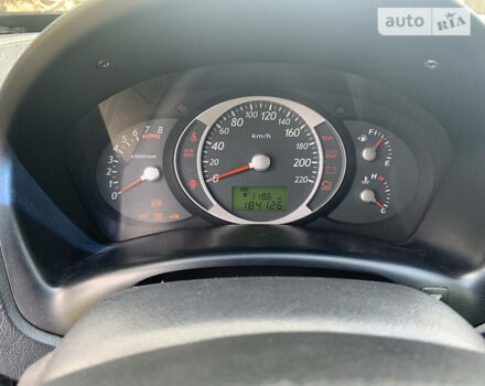 Сірий Хендай Туксон, об'ємом двигуна 1.98 л та пробігом 227 тис. км за 7500 $, фото 10 на Automoto.ua