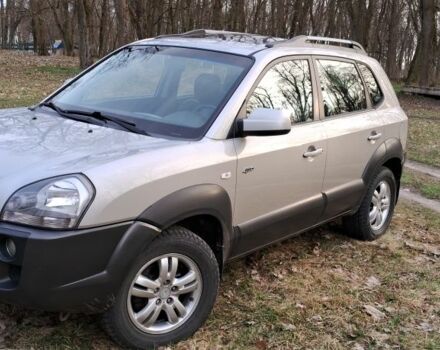 Сірий Хендай Туксон, об'ємом двигуна 2 л та пробігом 208 тис. км за 8100 $, фото 1 на Automoto.ua